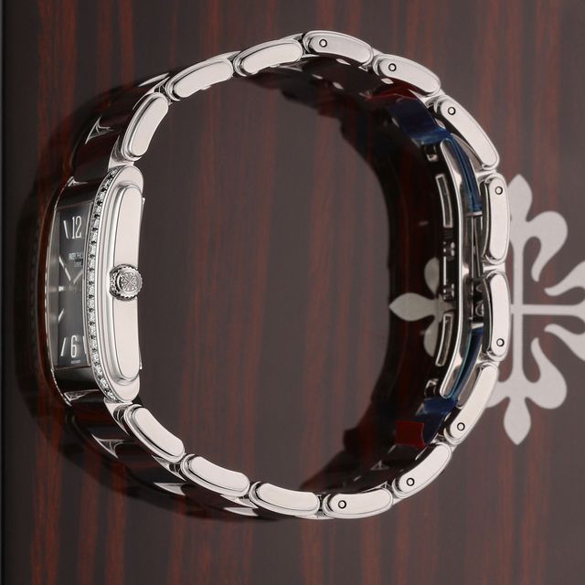 Patek Philippe Twenty-4 4910/1200A-001 Image 3